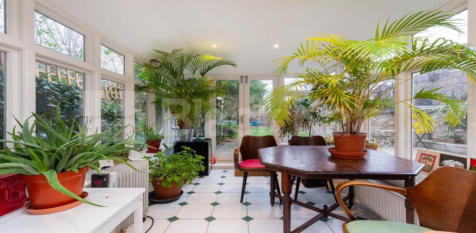 			CONVERTED HOUSE IN CAMDEN SQUARE!, 2 Bedroom, 1 bath, 1 reception Ground Floor Flat			 Cantelowes Road, CAMDEN SQUARE